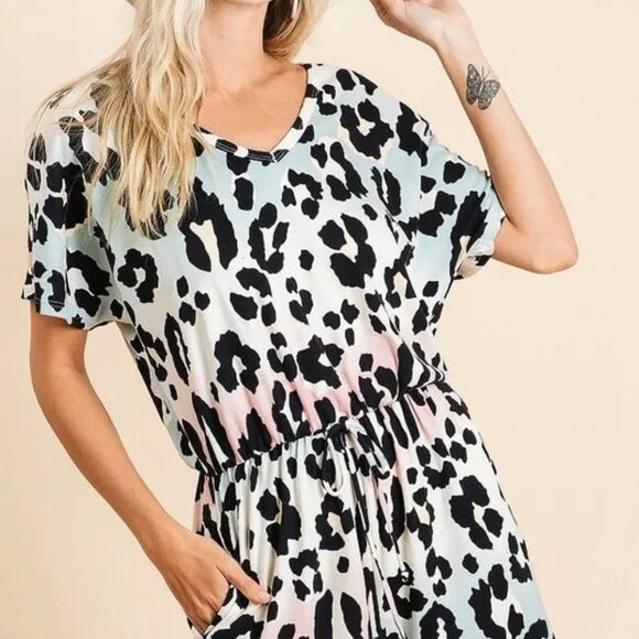 BiBi Gradation Leopard Soft Knit V-neck Romper - Picture 7 of 12